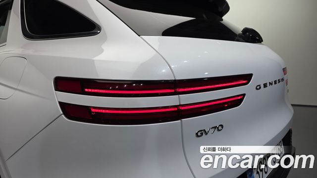 Genesis GV70 2021 — photo 9