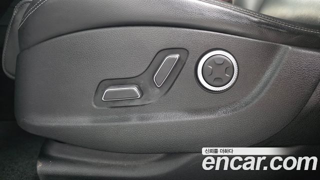 Genesis GV70 2021 — photo 32