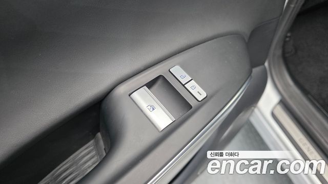 Genesis GV70 2021 — photo 38