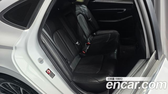 Hyundai Sonata 2022 — photo 17