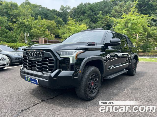 Toyota Tundra 2023 — photo 3