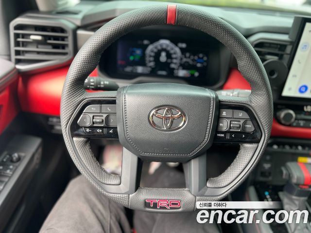 Toyota Tundra 2023 — photo 8