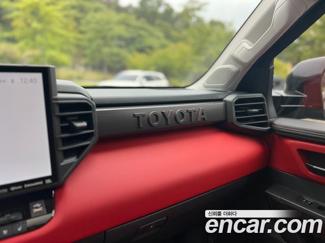 Toyota Tundra 2023 — photo 13