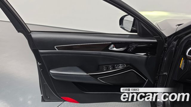 Kia K7 2017 — photo 14