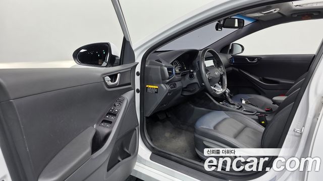 Hyundai Ioniq 2016 — photo 13