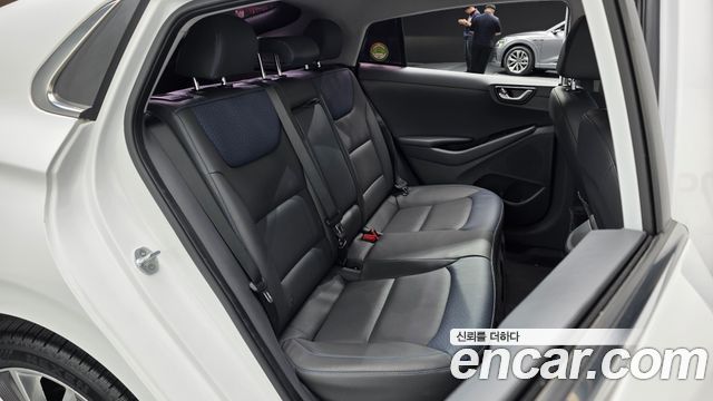 Hyundai Ioniq 2016 — photo 17