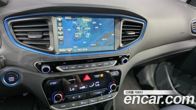 Hyundai Ioniq 2016 — photo 20