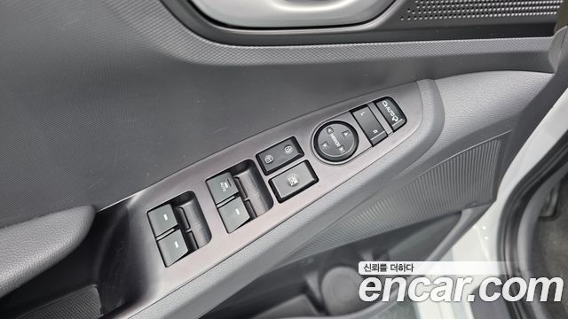 Hyundai Ioniq 2016 — photo 25