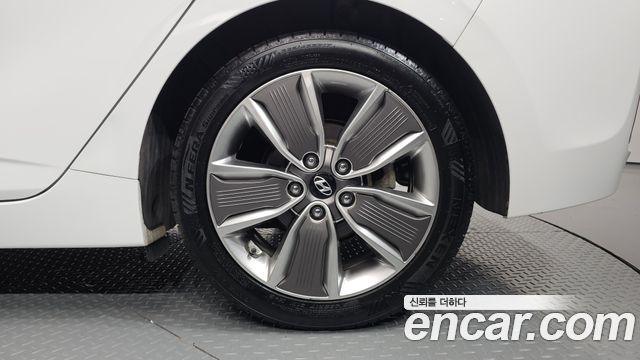 Hyundai Ioniq 2016 — photo 7