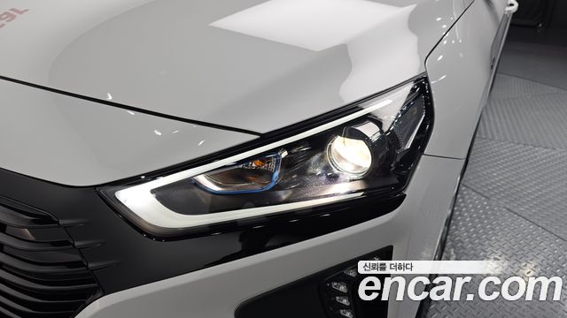 Hyundai Ioniq 2016 — photo 8