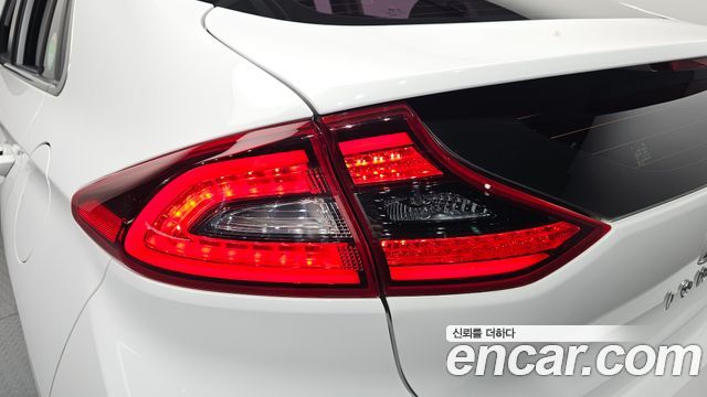 Hyundai Ioniq 2016 — photo 9