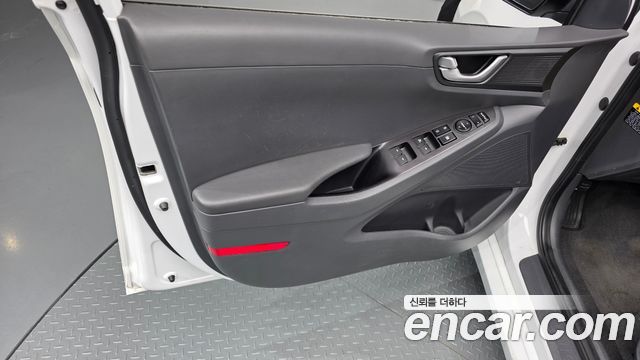Hyundai Ioniq 2016 — photo 14