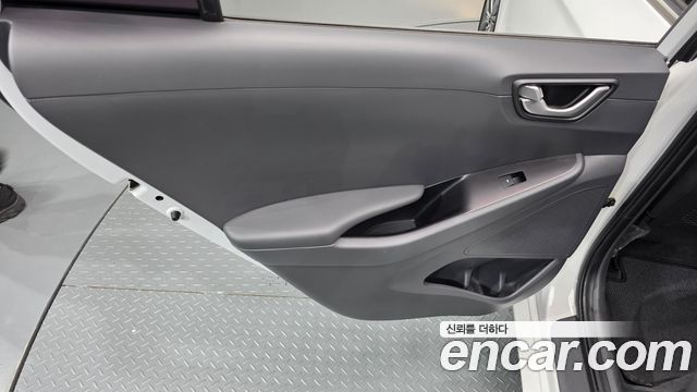 Hyundai Ioniq 2016 — photo 15