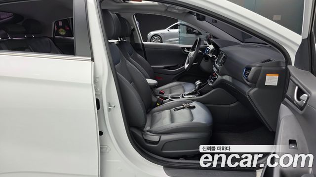 Hyundai Ioniq 2016 — photo 16