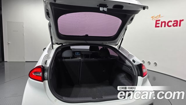 Hyundai Ioniq 2016 — photo 31