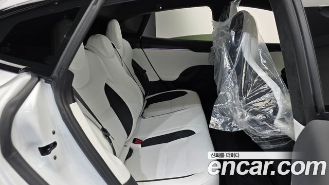 Tesla Model S 2026 — photo 17