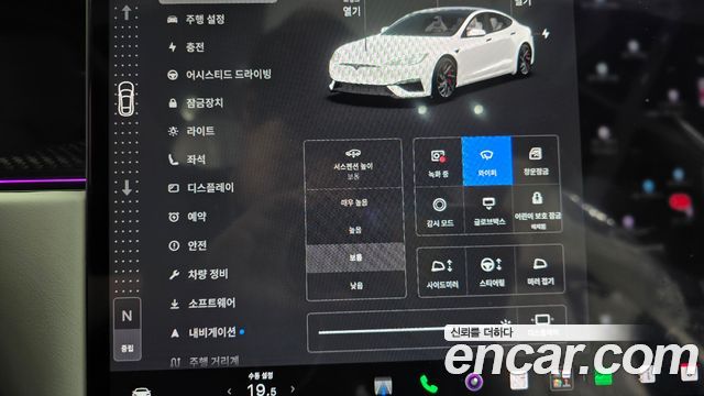Tesla Model S 2026 — photo 33