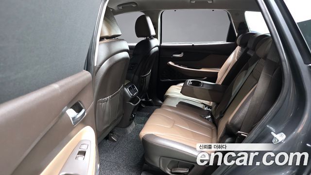 Hyundai Santafe 2019 — photo 11