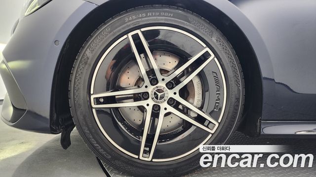 Mercedes-Benz E-Class 2024 — photo 5