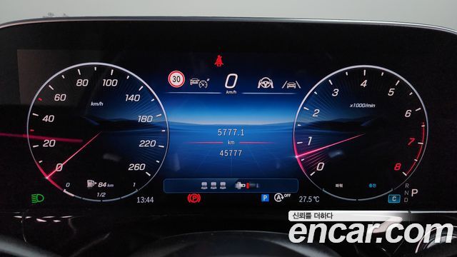Mercedes-Benz E-Class 2024 — photo 11