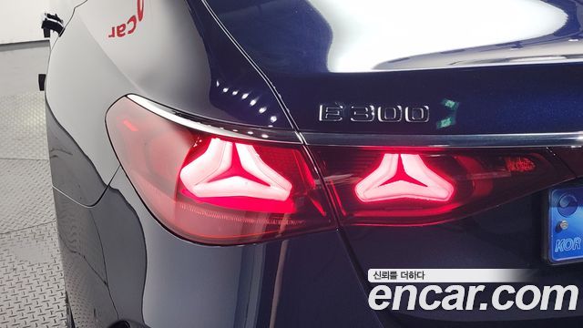 Mercedes-Benz E-Class 2024 — photo 9