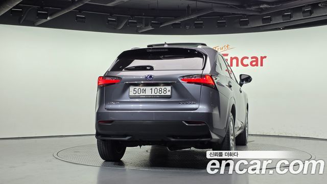 Lexus NX 2017 — photo 4