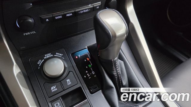 Lexus NX 2017 — photo 9