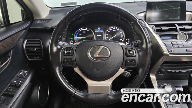 Lexus NX 2017 — photo 13
