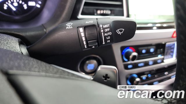 Genesis G80 2018 — photo 27