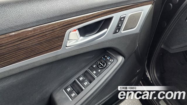 Genesis G80 2018 — photo 28