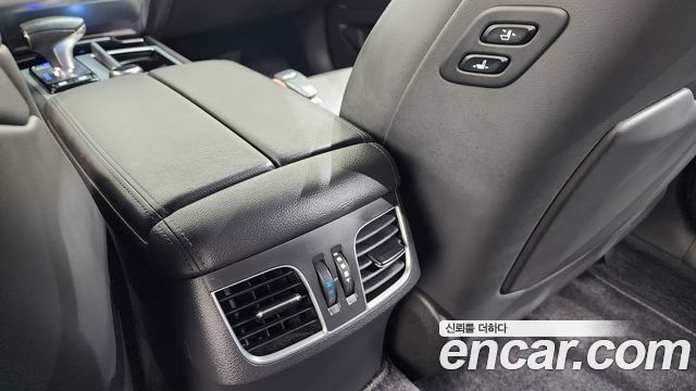 Genesis G80 2018 — photo 32