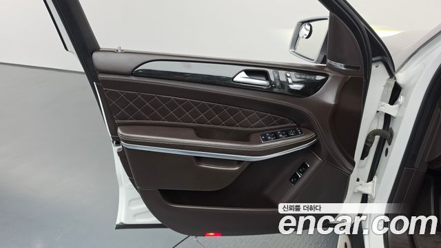 Mercedes-Benz GLS-Class 2019 — photo 14