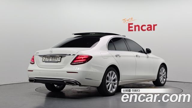 Mercedes-Benz E-Class 2017 — photo 2