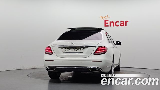 Mercedes-Benz E-Class 2017 — photo 4