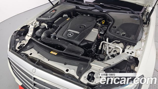 Mercedes-Benz E-Class 2017 — photo 6