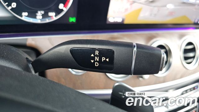 Mercedes-Benz E-Class 2017 — photo 9