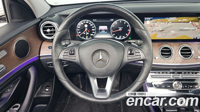 Mercedes-Benz E-Class 2017 — photo 13