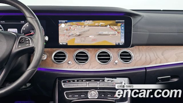 Mercedes-Benz E-Class 2017 — photo 14