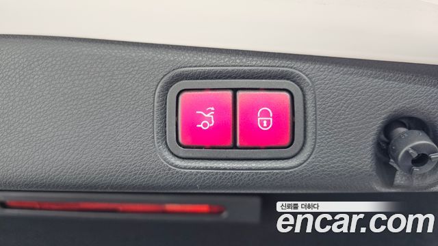 Mercedes-Benz E-Class 2017 — photo 20