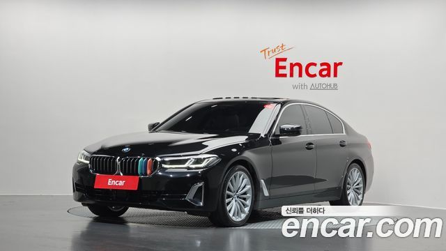 BMW 5-Series 2023 — photo 1