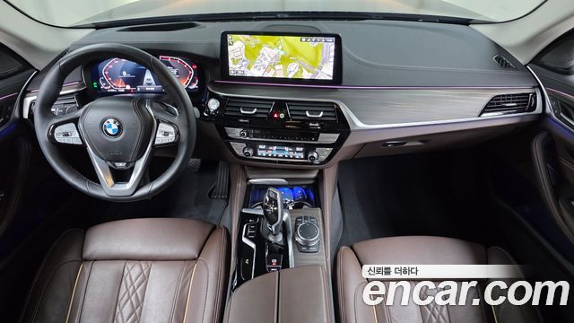 BMW 5-Series 2023 — photo 10