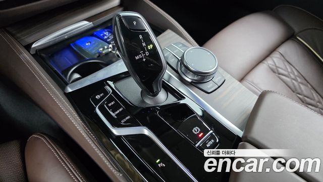 BMW 5-Series 2023 — photo 12
