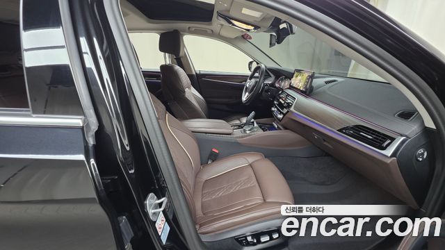 BMW 5-Series 2023 — photo 13