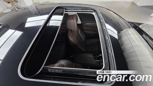 BMW 5-Series 2023 — photo 18
