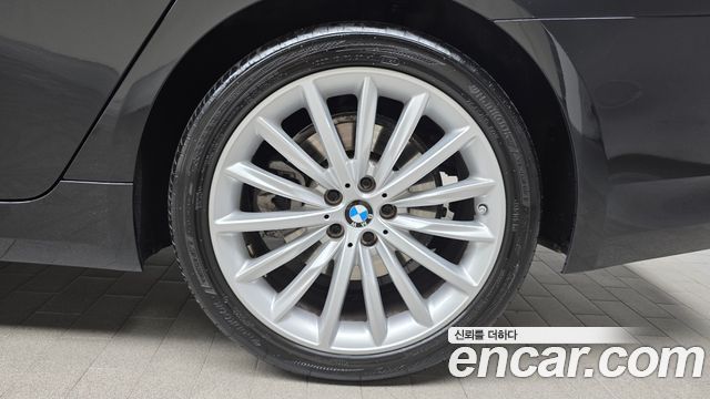 BMW 5-Series 2023 — photo 7