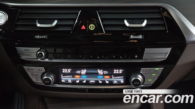 BMW 5-Series 2023 — photo 29