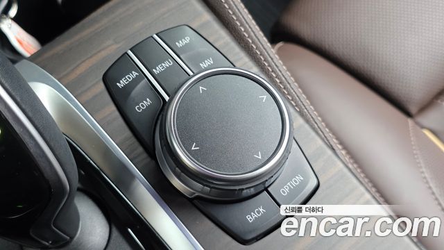 BMW 5-Series 2023 — photo 30