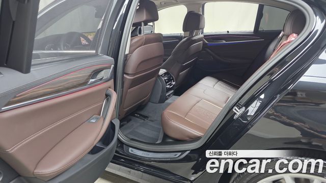 BMW 5-Series 2023 — photo 33