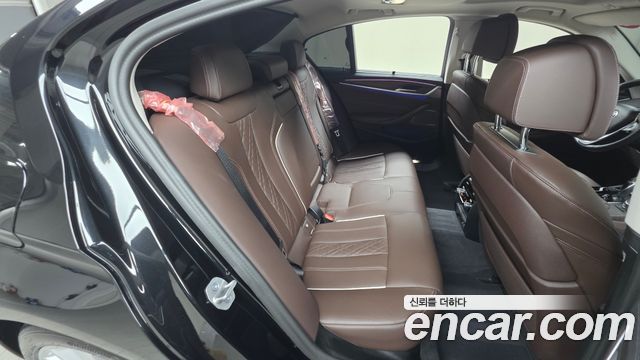 BMW 5-Series 2023 — photo 35