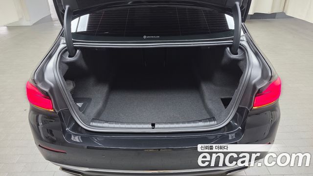 BMW 5-Series 2023 — photo 36